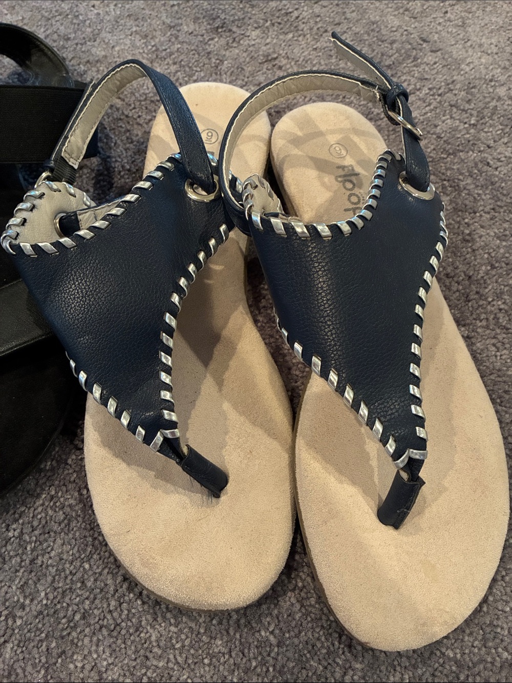Floopi Sandals - Picture 3 of 5